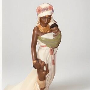 Elegant Mother and Child Figurine - Multicolor